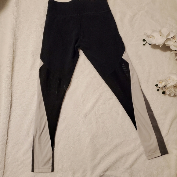 ❗LOWEST PRICE❗VS PINK Sequin Mesh Leggings - Picture 4 of 6